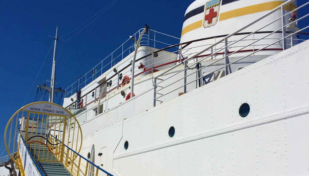 Bateau hôpital