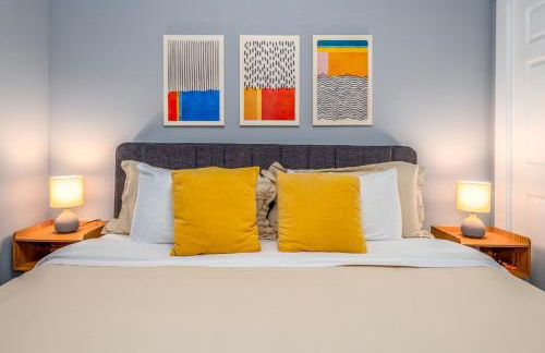 Prime Walnut Hills, 5min to UC, Lux King Beds, Sleep 6ppl, Smart TVs - Foto 15