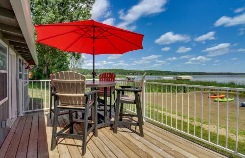 Lakefront Motley Cabin with Private Deck and Dock! - Foto 18