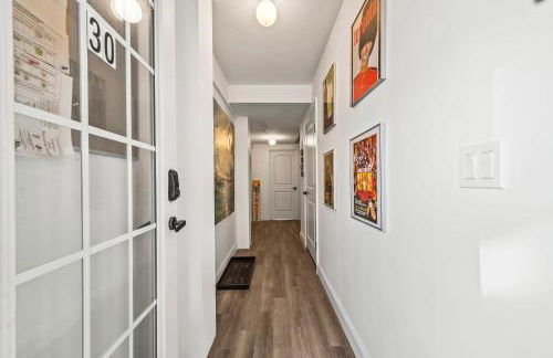 Beach House Steps away from the Boardwalk and Beach with Ocean Views in Seaside Heights! - Foto 50