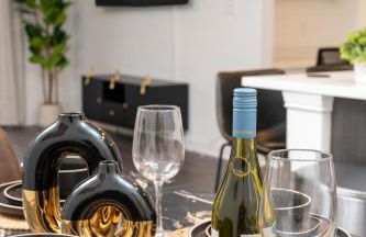 Sunrise Glow Spacious 2BR 2BA 2 King Beds Gym WFH - Foto 12