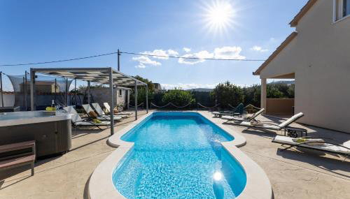 Beautiful Holiday Home "Villa Luka" - Foto 3, sunbed