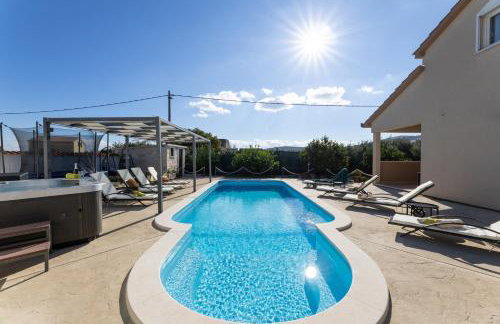 Beautiful Holiday Home "Villa Luka" - Foto 3