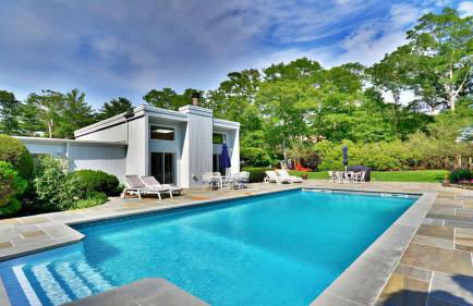 Incredible Villa Rental with a Hot Tub, a Swimming Pool, and Tennis Courts in the Hamptons, New York - Foto 1
