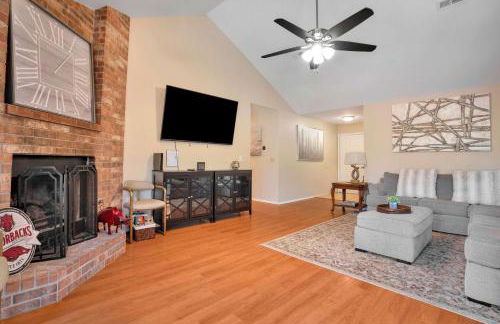 Relaxing Backyard with Fire Pit and Near Parks - Foto 11