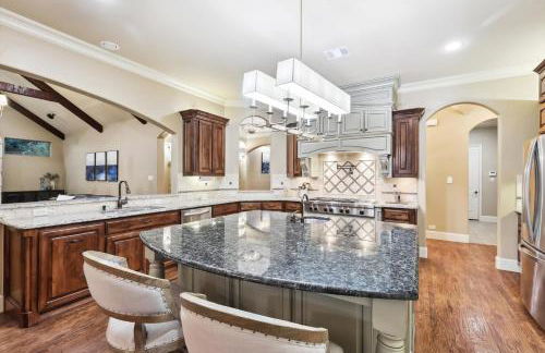 Lakefront Mansion with Pool and Cinema - Foto 13