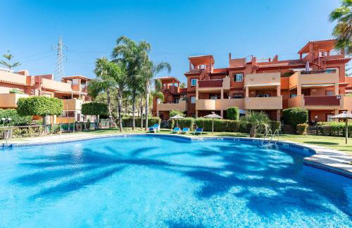Bajo con acceso directo desde la terraza a la piscina y parking privado en La Reserva de Marbella by Sunny Residences - Foto 29
