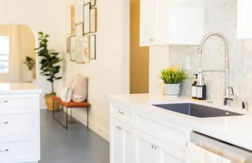 Little Italy 3BD Home with Huge Patio & Backyard - Foto 9