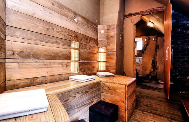 Relaxing Retreat Near Forests - Photo 17