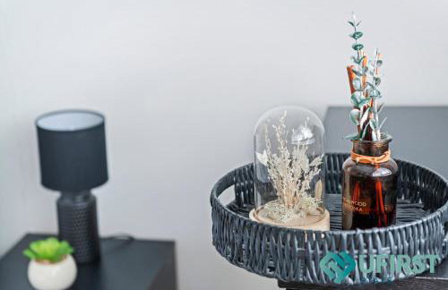 Delightful 3BR Home - Hot Tub - Near Castle, QMC - City Centre & Trent Bridge - Free WiFi & Parking - Sleeps 6 - Foto 38