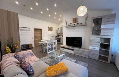 VipStay - Stilvoll und geräumige Apartments mit Terasse oder Balkon, Küche, kostenloses Parken, WLAN, Smart Tv - Foto 7