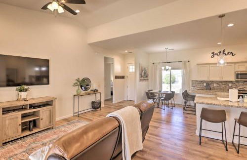 Bright Home with Yard, 4 Mi to Colorado River! - Foto 2