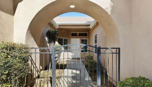 Stylish Silver Falls 4BR KING Master Game Room - Photo 2