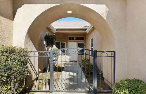 Stylish Silver Falls 4BR KING Master Game Room - Photo 2