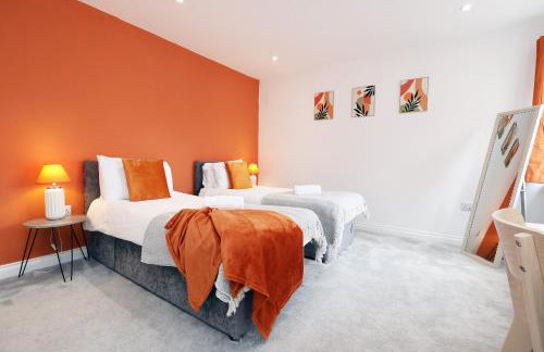 large 2 bed central apartment with balcony and private parking - Foto 7