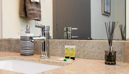 Charming 3 Bedroom Apartment with Pool Near San Diego Convention Center - Foto 3