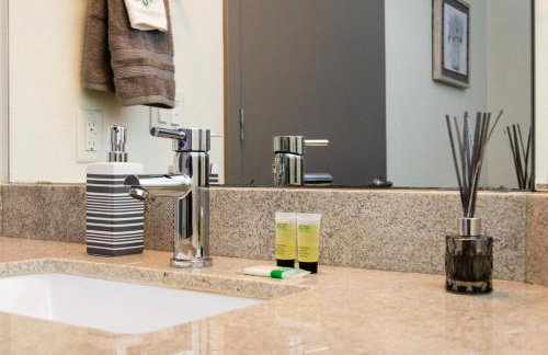 Charming 3 Bedroom Apartment with Pool Near San Diego Convention Center - Foto 3