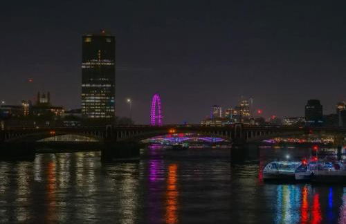 Beautiful Two-Bedroom Flat on the Riverside with Spectacular Views - Foto 34