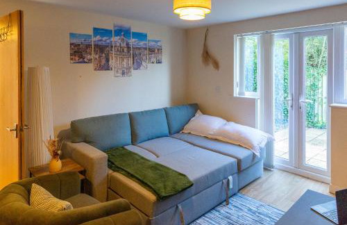 The Vogue Stay, 3 Bedrooms, 2 bathrooms, Ideal for JR & Oxford Hospitals, FREE CarPark, Conveniently located for Ring Road access, 2 miles from Oxford City Centre easy car & bus route - Foto 22