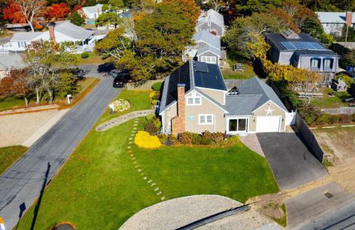 Charming House by the Beach with Patio Grill and FirePit - Foto 48