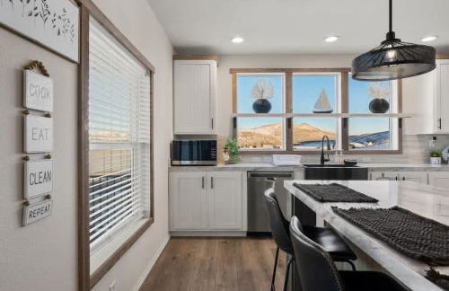 New Bear Lake Home with Beautiful Fall Views - Photo 3