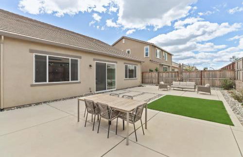 Spacious new house in Folsom Ranch 4BD and 3BA with backyard and BBQ grill - Foto 37