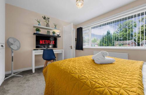 Lovely Greater MCR Family Home by City SuperHost - Photo 14