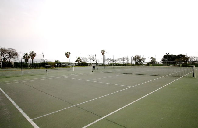 Suitur beachfront duplex with pool and sea views - Photo 34