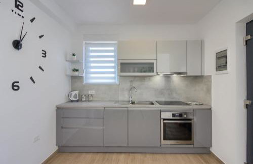 Luxury Villa with extra heated pool with hydromassage, biliard near town center and beach by WiiBuk - Foto 56