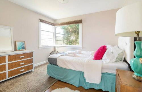 Garden Retreat • Deck Dining + Fire Pit - Foto 13