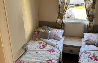 3 Bedroom, Sleep 6, Wi-Fi, Decking, Sea-View, Parking - Photo 4