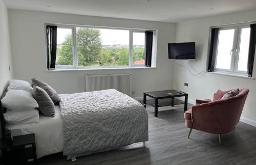 Studio apartment in Harefield - Photo 1