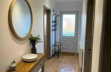 Modern Coastal 2 Bedroom Home to Relax and Unwind - Foto 16