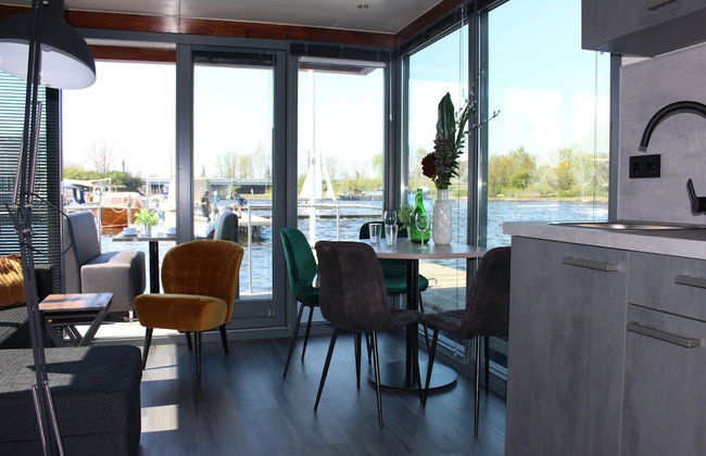 Cozy Houseboat at the Edge of the Marina - Foto 7