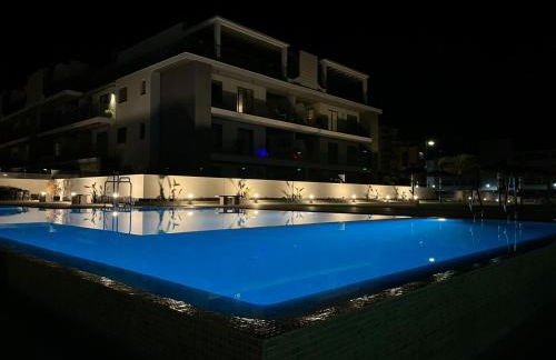 Apartamento en primera línea de playa, con piscina y garaje en Torrox Costa - Photo 8