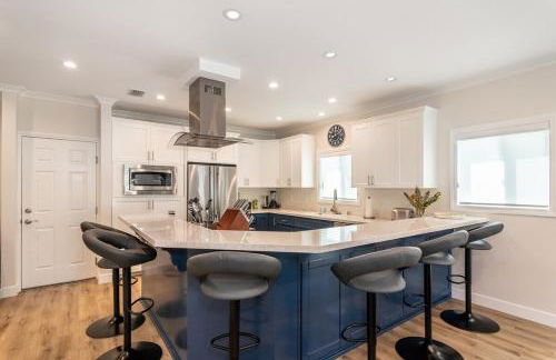 Family Beach House, 400ft to Beach, Parking, BBQ - Foto 12