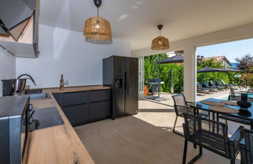 Villa Noa's Pool House, a modern and luxurious villa near the sea - Foto 21