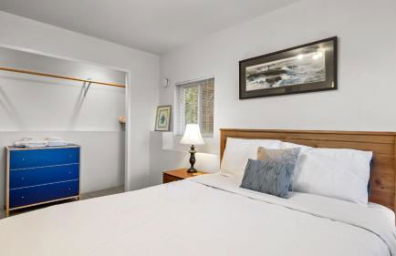 Incredible Water Views, Deck Relaxing Retreat Greenbank Getaway by Avantstay - Foto 48