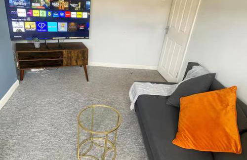 Balmoral House - Holiday Home - Photo 15