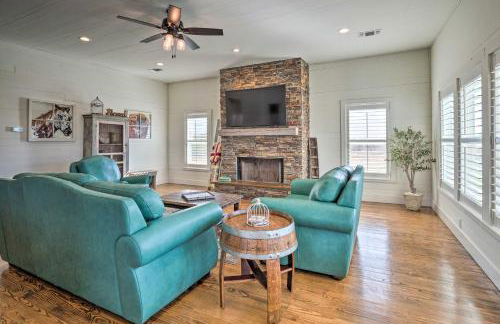 Hot Tub and Game Room! Family Schulenburg Retreat - Foto 5