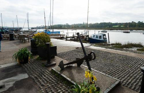 Charming Tudor riverside house - Foto 70