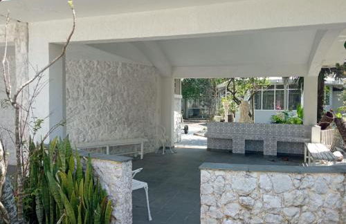 Casa 30 metros da praia com wifi e garagem 6 carros - Photo 45