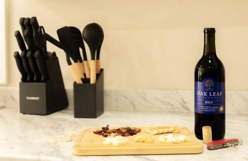 Work, Rest and Gather - Spacious 3BR with Modern Charm - Foto 27