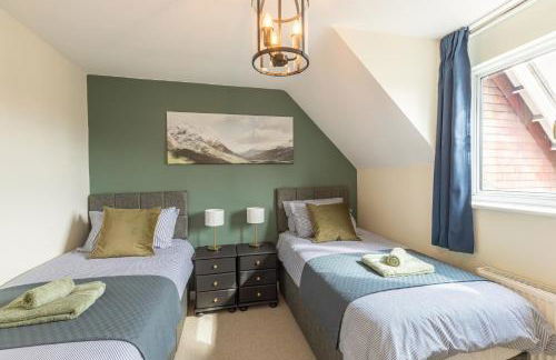 4 Bed City House with Private Garden and Parking - Foto 22