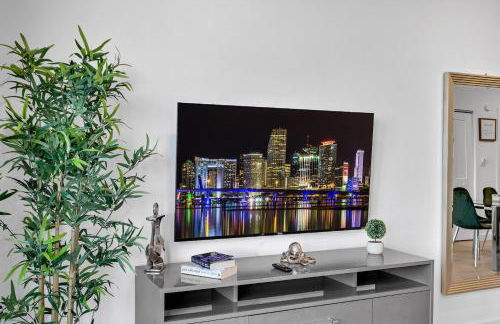 Gorgeous 3-Bed Retreat Mins from Bayside and Parking - Photo 10