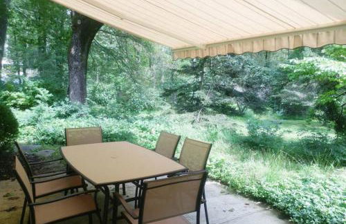 Contemporary 3 Bedroom Apt with Sauna in Woods - Foto 14