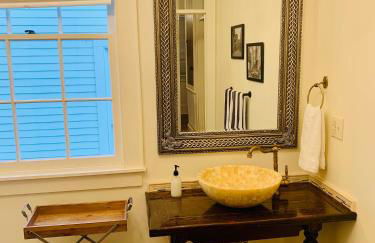 Charming Creole Cottage 2 Blocks Across Rampart St from French Quarter - Photo 33