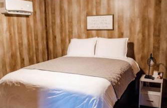 Rustic Chic Alabama Cabin w Loft Fire Pit Pet Friendly Fenced Yard Lake Guntersville - Coco Chateau - Foto 21