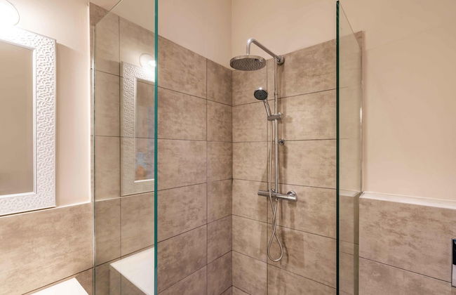 Fabulous Chic Apartment Filled w Natural Light at Famous Handelskade - Foto 12