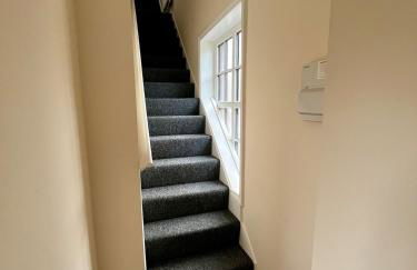 FRESH Flat in Leek, Staffordshire - Photo 30